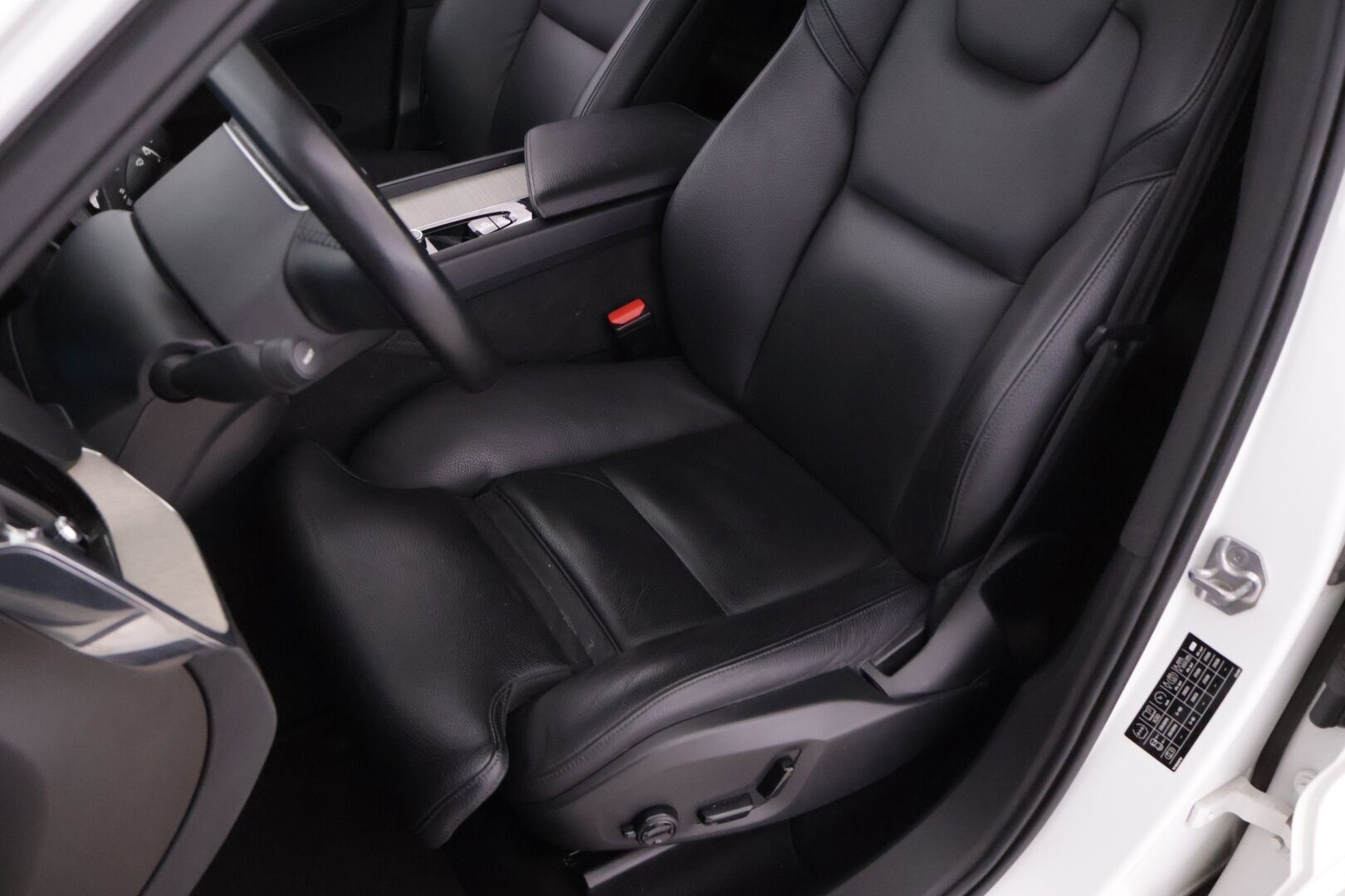 Volvo XC60 2022 T6 TwE AWD Business Inscription Edition aut - Facelift | Webasto | ACC | Panorama | P-kamera | Sporttipenkki Muistilla | 2x renkaat | KeylessGo 