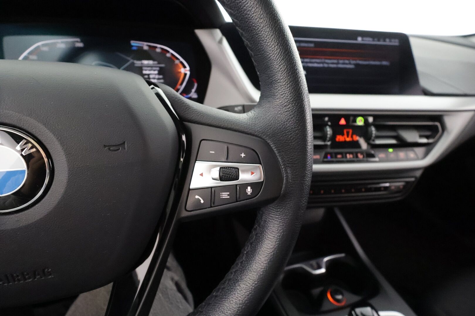 BMW 120 2022 F40 Hatchback 120d xDrive A Business * Vakkari / P.tutkat / LED / Navi / Digimittaristo * - 1.Om Suomi-auto / Kahdet renkaat aluvanteilla - HULLUT AVAJAISHULINAT KORKOTARJOUS 3,29 %