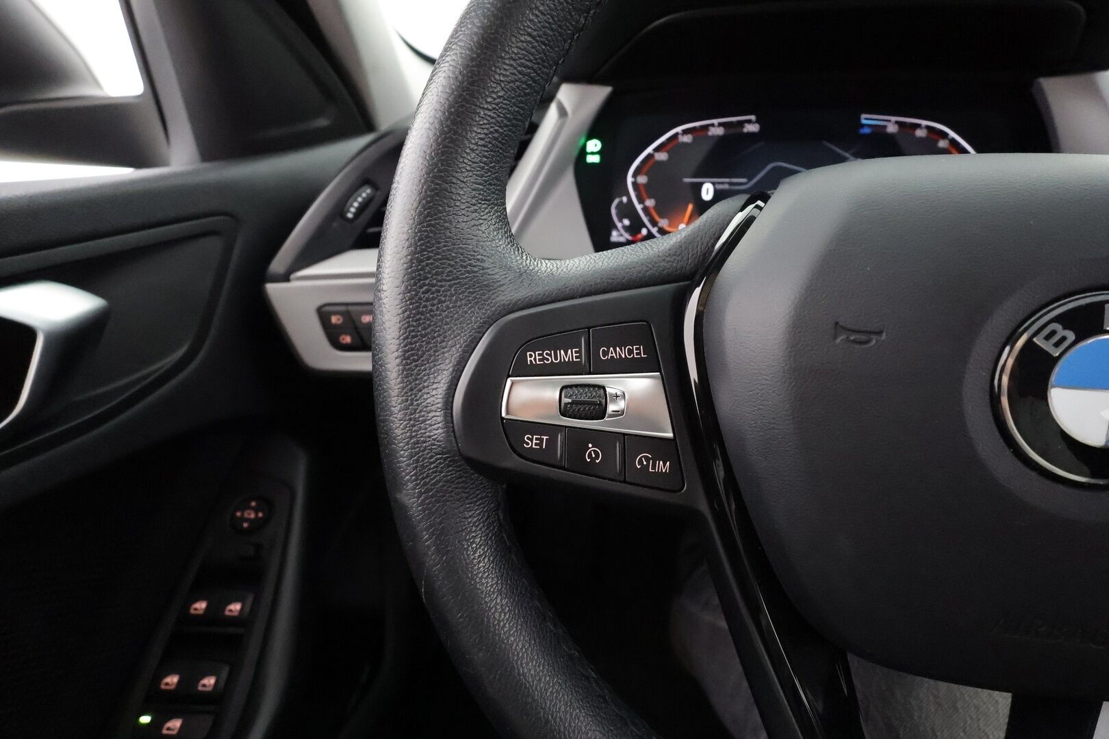 BMW 120 2022 F40 Hatchback 120d xDrive A Business * Vakkari / P.tutkat / LED / Navi / Digimittaristo * - 1.Om Suomi-auto / Kahdet renkaat aluvanteilla - HULLUT AVAJAISHULINAT KORKOTARJOUS 3,29 %