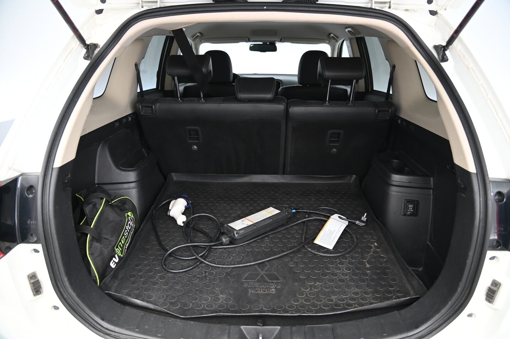 Mitsubishi Outlander 2018 Instyle Business 4WD 5P*Vetokoukku / Vakkari / P-kamera* - *Juuri tullut / Siisti*