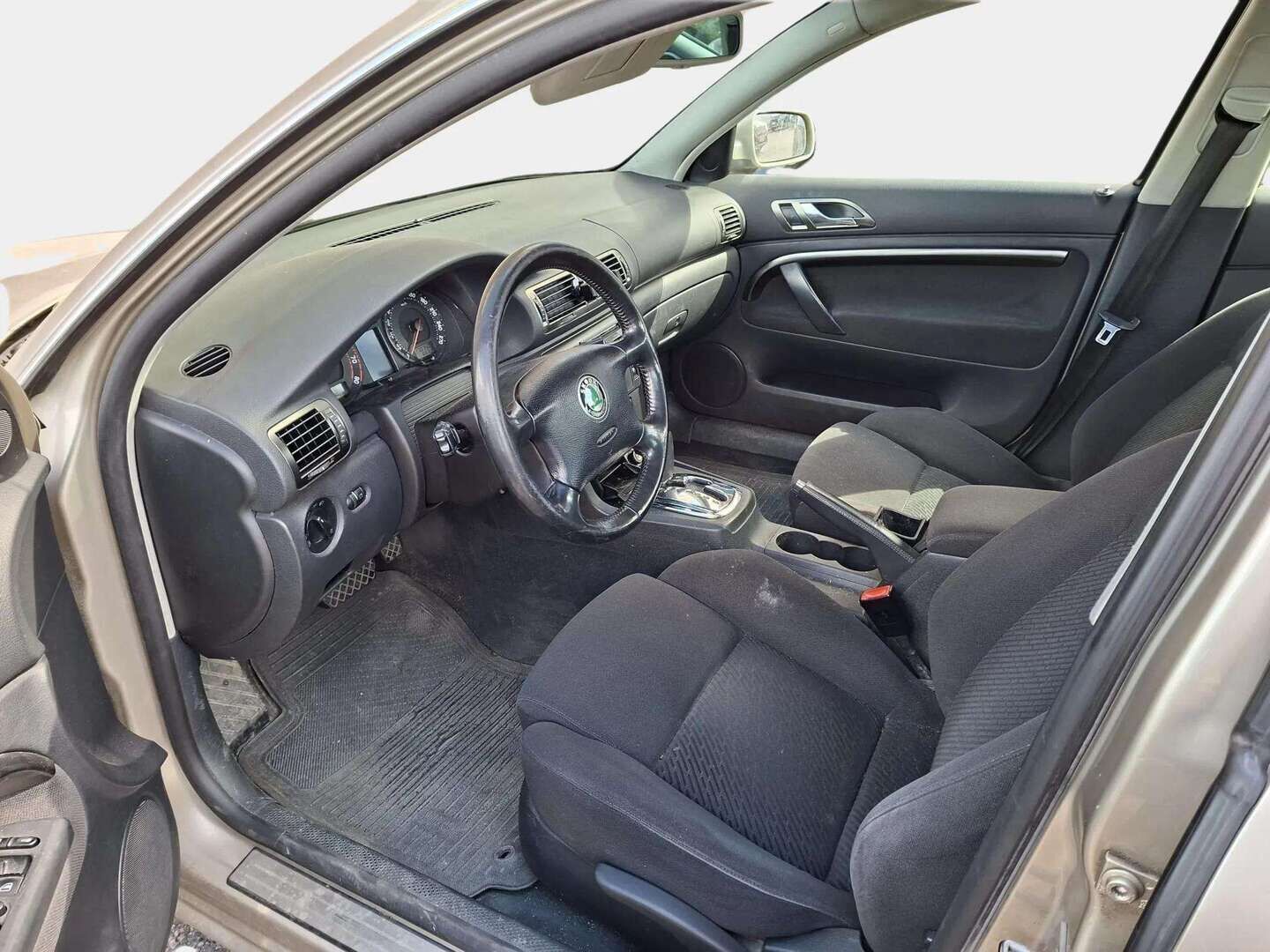 Skoda SUPERB 2004 1.8 Automatic * YritysOutlet - Myydään vain yrityksille * - Tämä auto myydään YritysOutlet -valikoimasta vain yritykselle