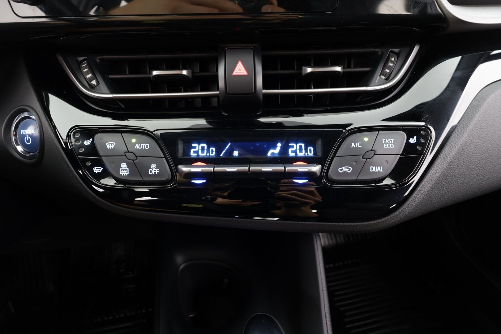 Toyota C-HR 2022 1,8 Hybrid Active Edition - | ACC | Navi | P.kamera | Lohkolämmitin | Lane Assist | Keyless | Apple & Android | LED | Aut. pitkät | 1-om suomiauto | Merkkihuollot | 