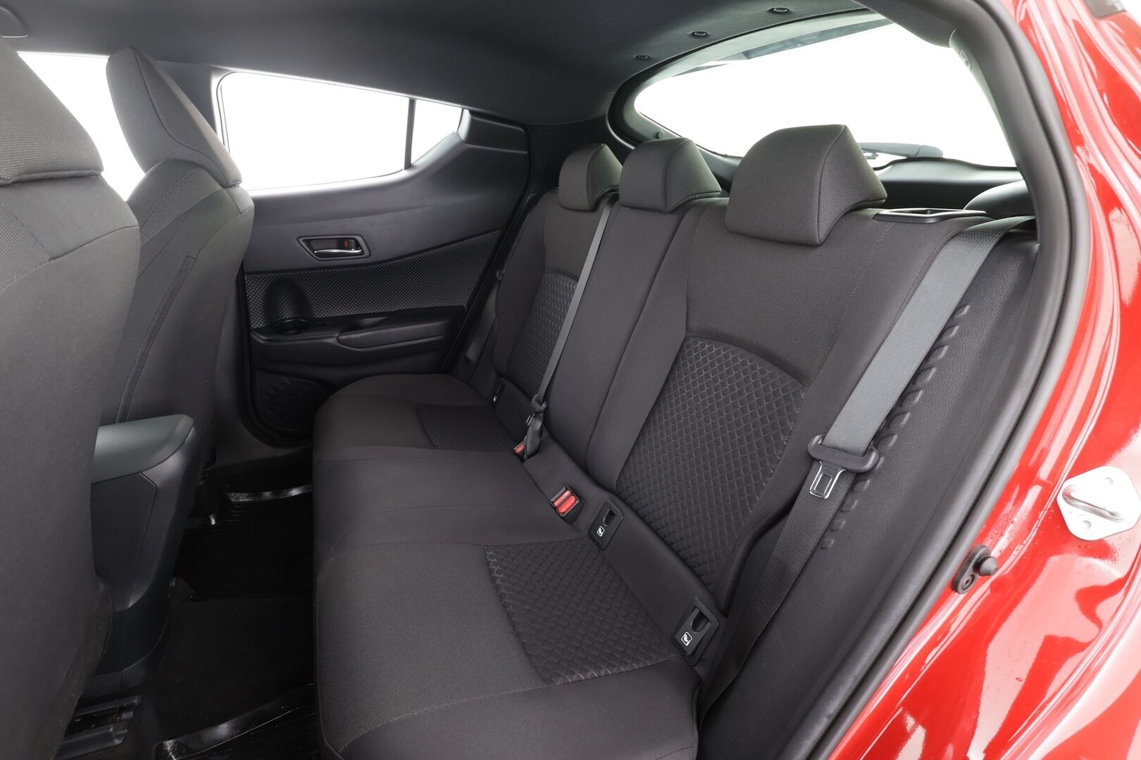 Toyota C-HR 2022 1,8 Hybrid Active Edition - | ACC | Navi | P.kamera | Lohkolämmitin | Lane Assist | Keyless | Apple & Android | LED | Aut. pitkät | 1-om suomiauto | Merkkihuollot | 
