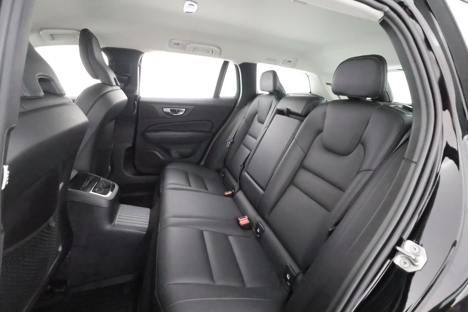 Volvo V60 2022 T6 TwE AWD Business Inscription Edition aut * ACC / Webasto / Koukku / Muistipenkki / Full LED / Nahat / Keyless / P.Kamera * - 1.Om Suomi-auto / Kahdet renkaat aluvanteilla / Merkkihuollettu - HULLUT AVAJAISHULINAT KORKOTARJOUS 3,29 %