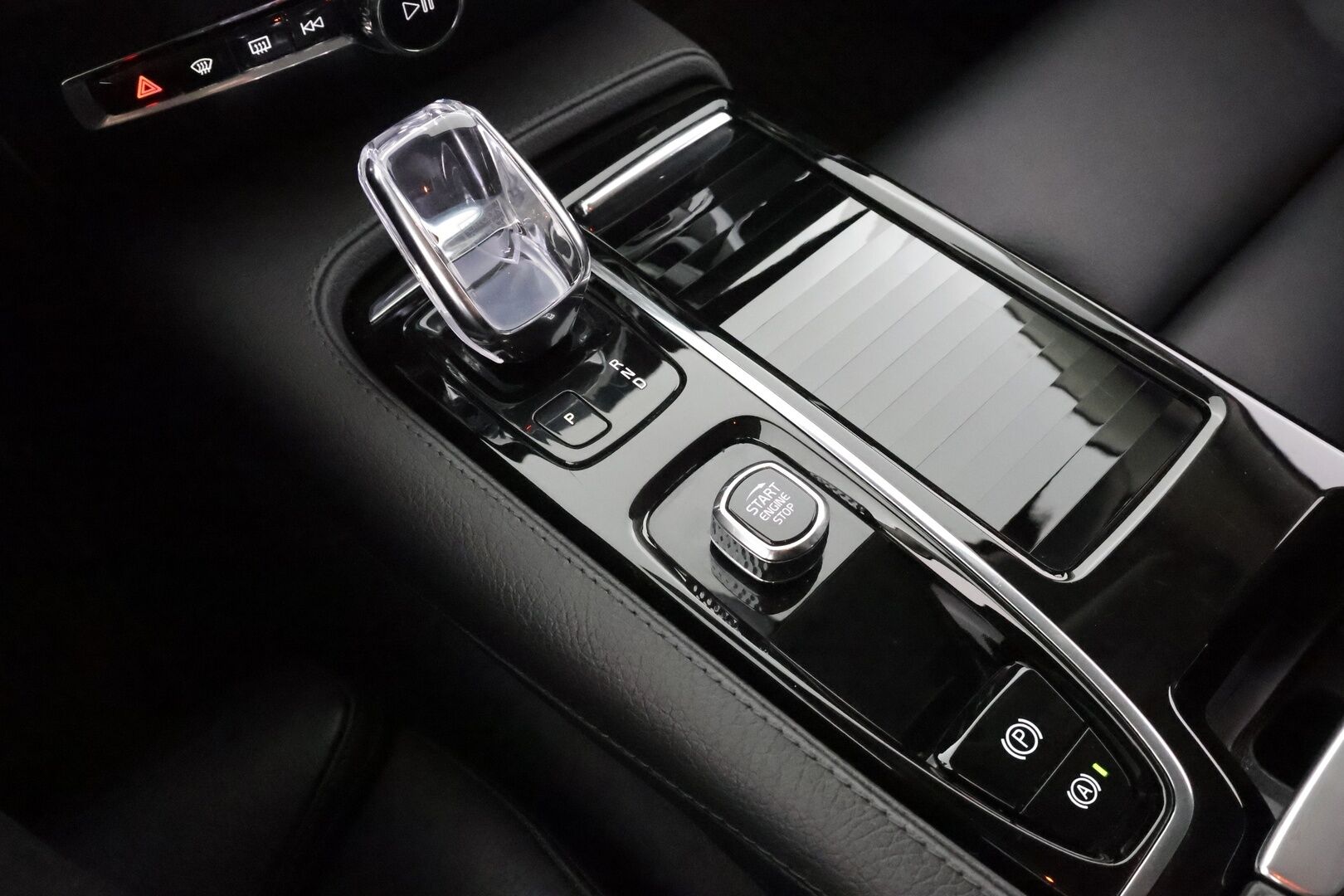 Volvo V60 2022 T6 TwE AWD Business Inscription Edition aut * ACC / Webasto / Koukku / Muistipenkki / Full LED / Nahat / Keyless / P.Kamera * - 1.Om Suomi-auto / Kahdet renkaat aluvanteilla / Merkkihuollettu - HULLUT AVAJAISHULINAT KORKOTARJOUS 3,29 %