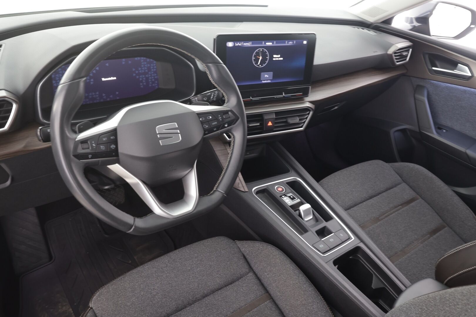 Seat Leon Sportstourer 2022 1,4 PHEV 204 eHybrid Xcellence DSG - | ACC | Koukku | P.Kamera | LED | Keyless | Apple&Android |                       1.Om Suomi-auto | Puolinahat | ALV | Ratinlämmitin |