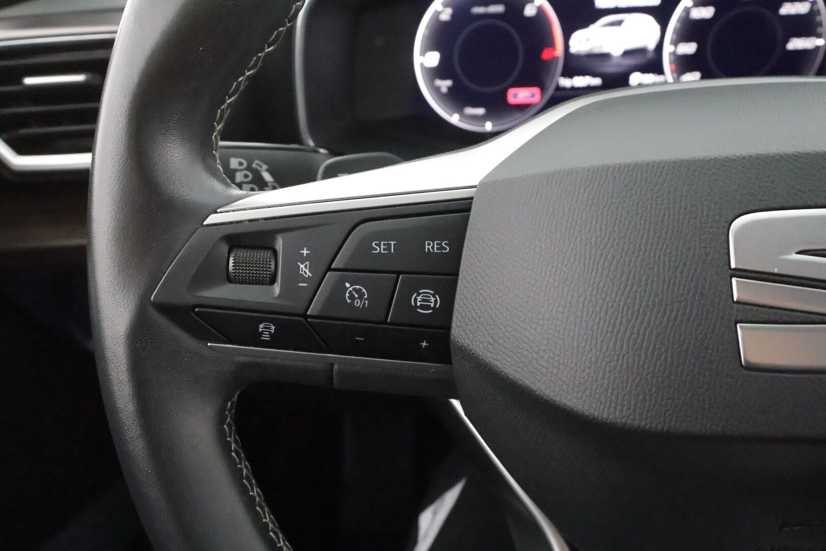 Seat Leon Sportstourer 2022 1,4 PHEV 204 eHybrid Xcellence DSG - | ACC | Koukku | P.Kamera | LED | Keyless | Apple&Android |                       1.Om Suomi-auto | Puolinahat | ALV | Ratinlämmitin |