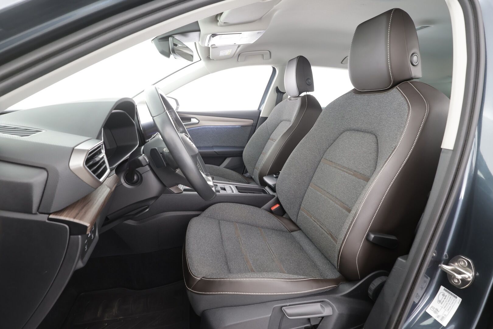 Seat Leon Sportstourer 2022 1,4 PHEV 204 eHybrid Xcellence DSG - | ACC | Koukku | P.Kamera | LED | Keyless | Apple&Android |                       1.Om Suomi-auto | Puolinahat | ALV | Ratinlämmitin |