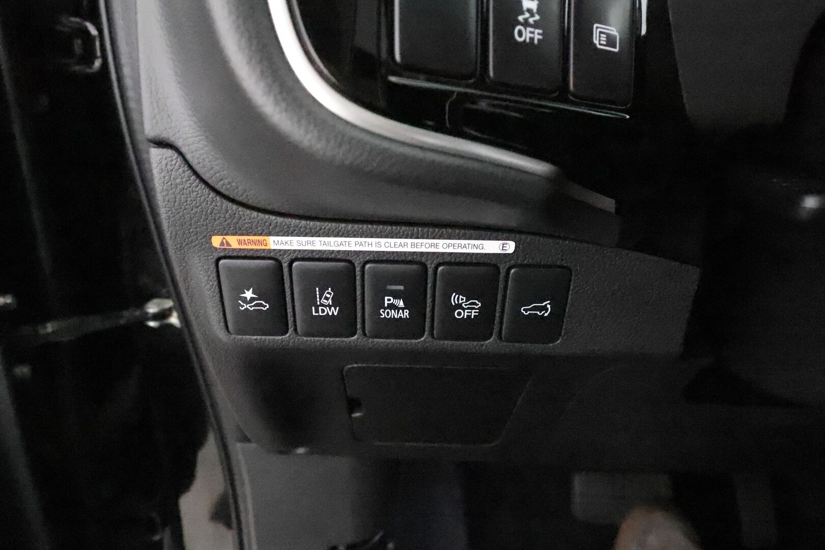 Mitsubishi Outlander PHEV 2017 PHEV Instyle Navi **Adapt.Vakkari / Koukku / Lasikattoluukku / 360° / Nahkaverhoilu / Kaistavahti** - Kahdet Renkaat