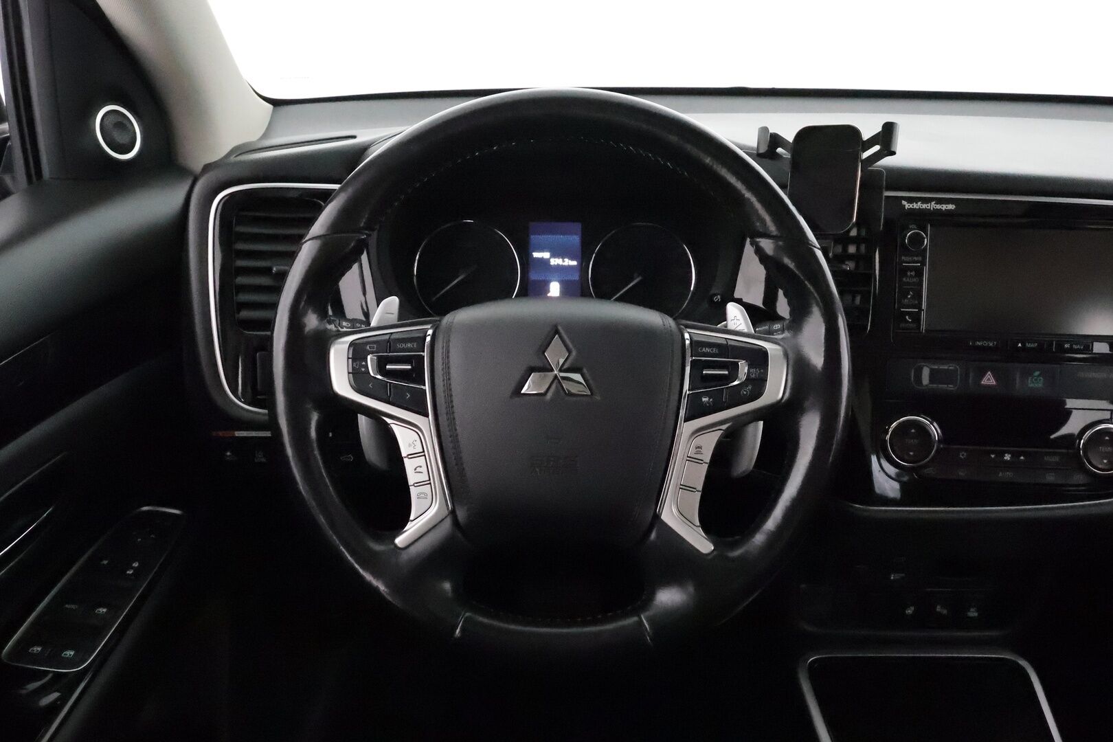 Mitsubishi Outlander PHEV 2017 PHEV Instyle Navi **Adapt.Vakkari / Koukku / Lasikattoluukku / 360° / Nahkaverhoilu / Kaistavahti** - Kahdet Renkaat