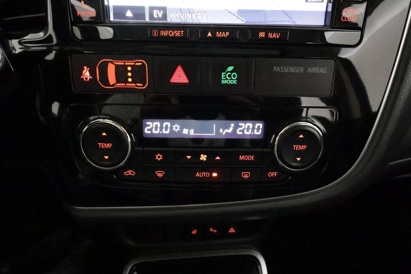 Mitsubishi Outlander PHEV 2017 PHEV Instyle Navi **Adapt.Vakkari / Koukku / Lasikattoluukku / 360° / Nahkaverhoilu / Kaistavahti** - Kahdet Renkaat
