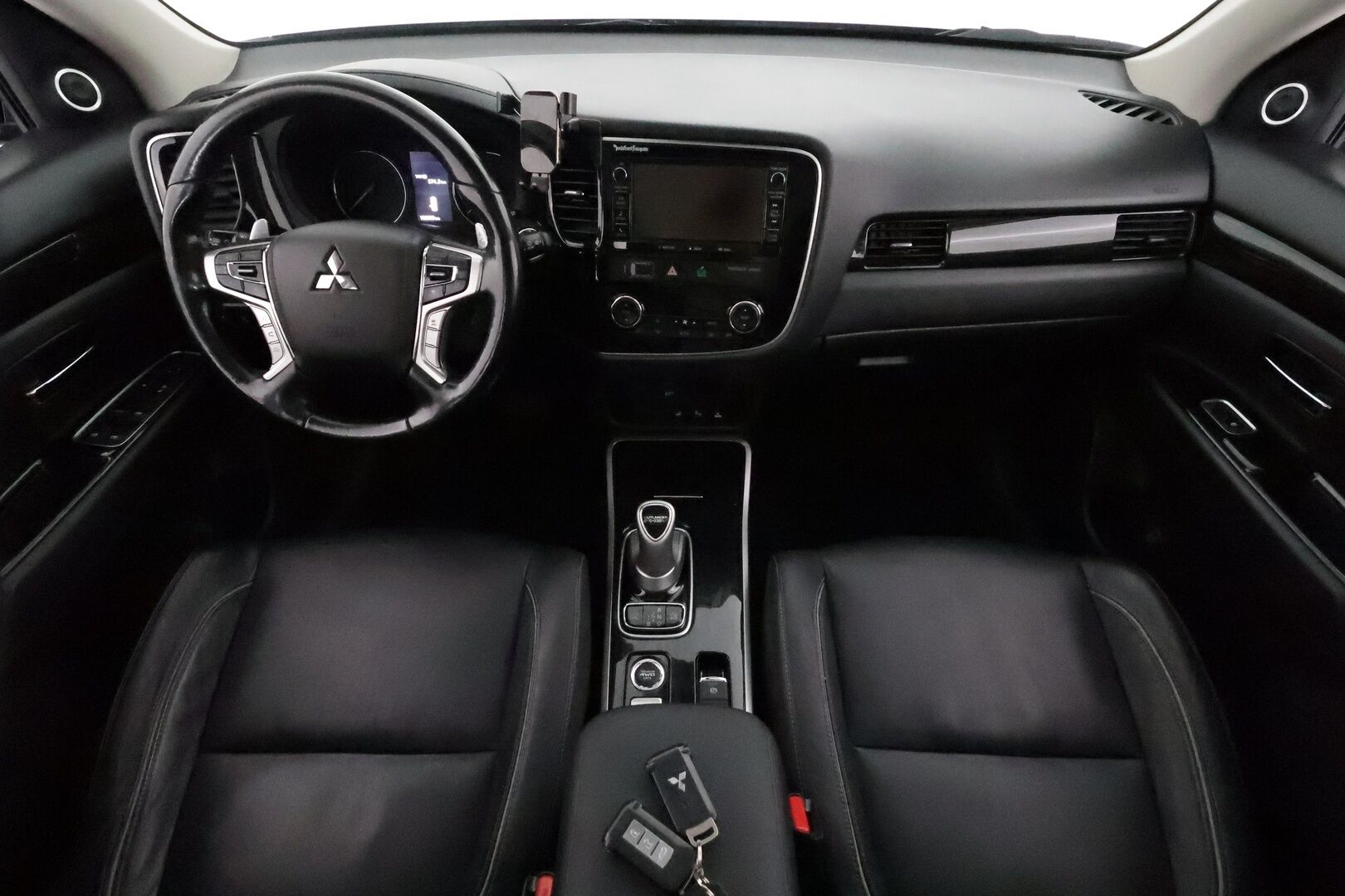 Mitsubishi Outlander PHEV 2017 PHEV Instyle Navi **Adapt.Vakkari / Koukku / Lasikattoluukku / 360° / Nahkaverhoilu / Kaistavahti** - Kahdet Renkaat