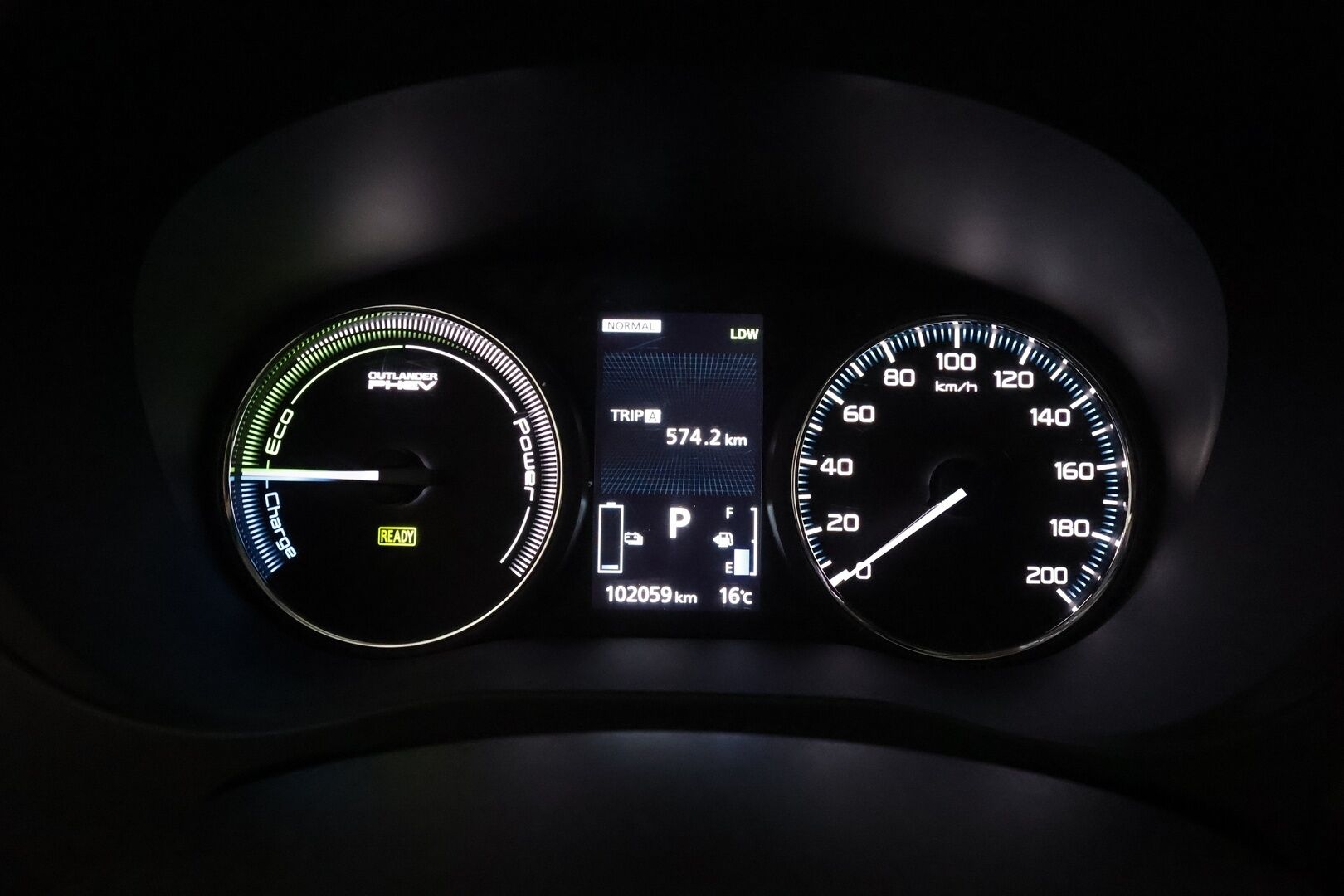 Mitsubishi Outlander PHEV 2017 PHEV Instyle Navi **Adapt.Vakkari / Koukku / Lasikattoluukku / 360° / Nahkaverhoilu / Kaistavahti** - Kahdet Renkaat