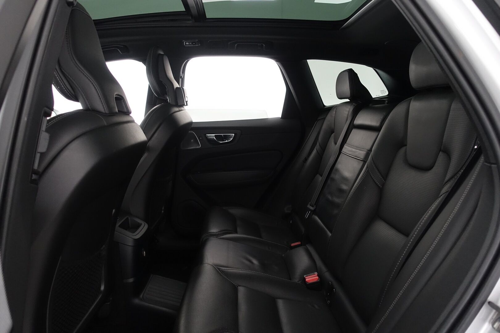 Volvo XC60 2019 T8 AWD Inscription - | Bowers&Wilkins | Webasto | HUD | ACC | Panorama | Ilmastoidut ja hierovat nahat | Sähköpenkit muistilla | Ilma-alusta & Four-C | P.kamera & tutkat | Koukku | Apple & Android | 2xrenkaat & vanteet |