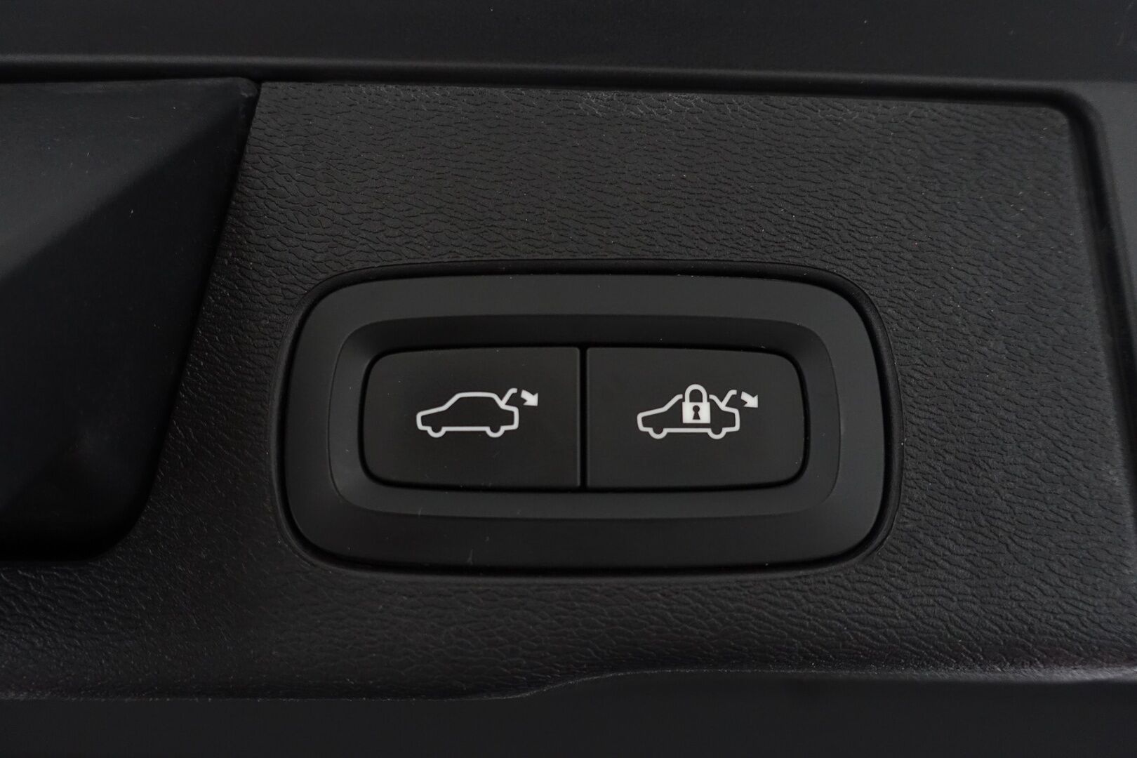 Volvo XC60 2019 T8 AWD Inscription - | Bowers&Wilkins | Webasto | HUD | ACC | Panorama | Ilmastoidut ja hierovat nahat | Sähköpenkit muistilla | Ilma-alusta & Four-C | P.kamera & tutkat | Koukku | Apple & Android | 2xrenkaat & vanteet |