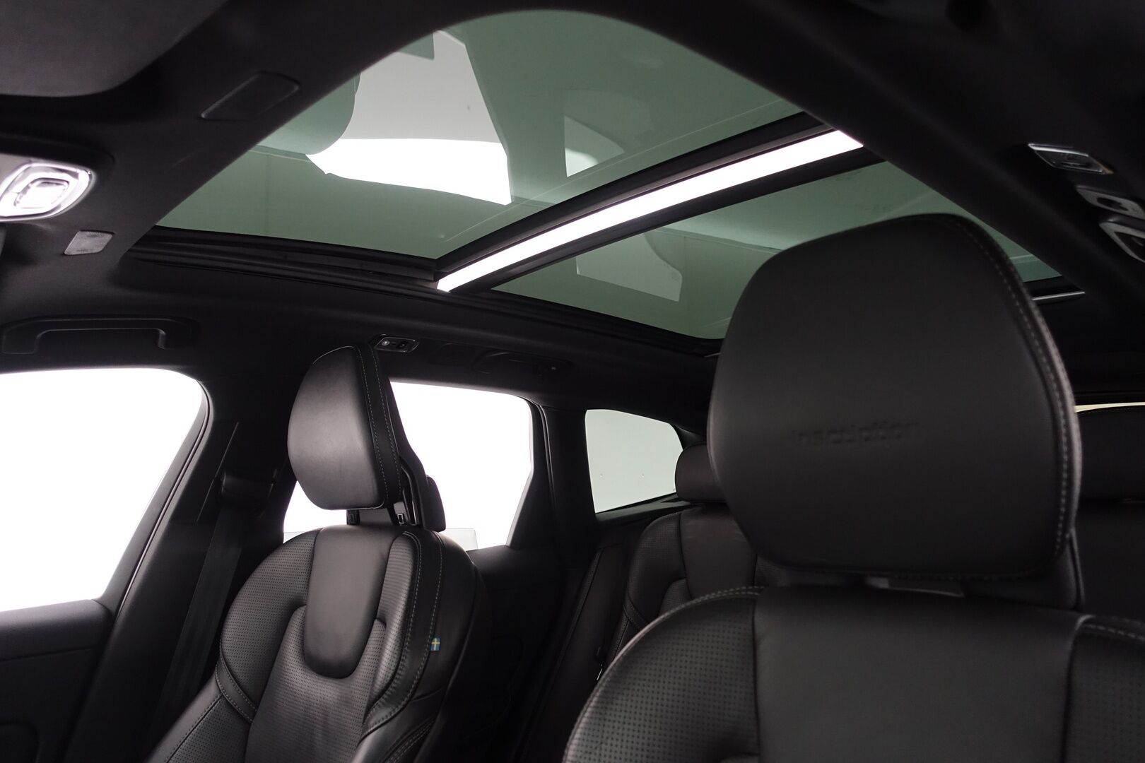 Volvo XC60 2019 T8 AWD Inscription - | Bowers&Wilkins | Webasto | HUD | ACC | Panorama | Ilmastoidut ja hierovat nahat | Sähköpenkit muistilla | Ilma-alusta & Four-C | P.kamera & tutkat | Koukku | Apple & Android | 2xrenkaat & vanteet |