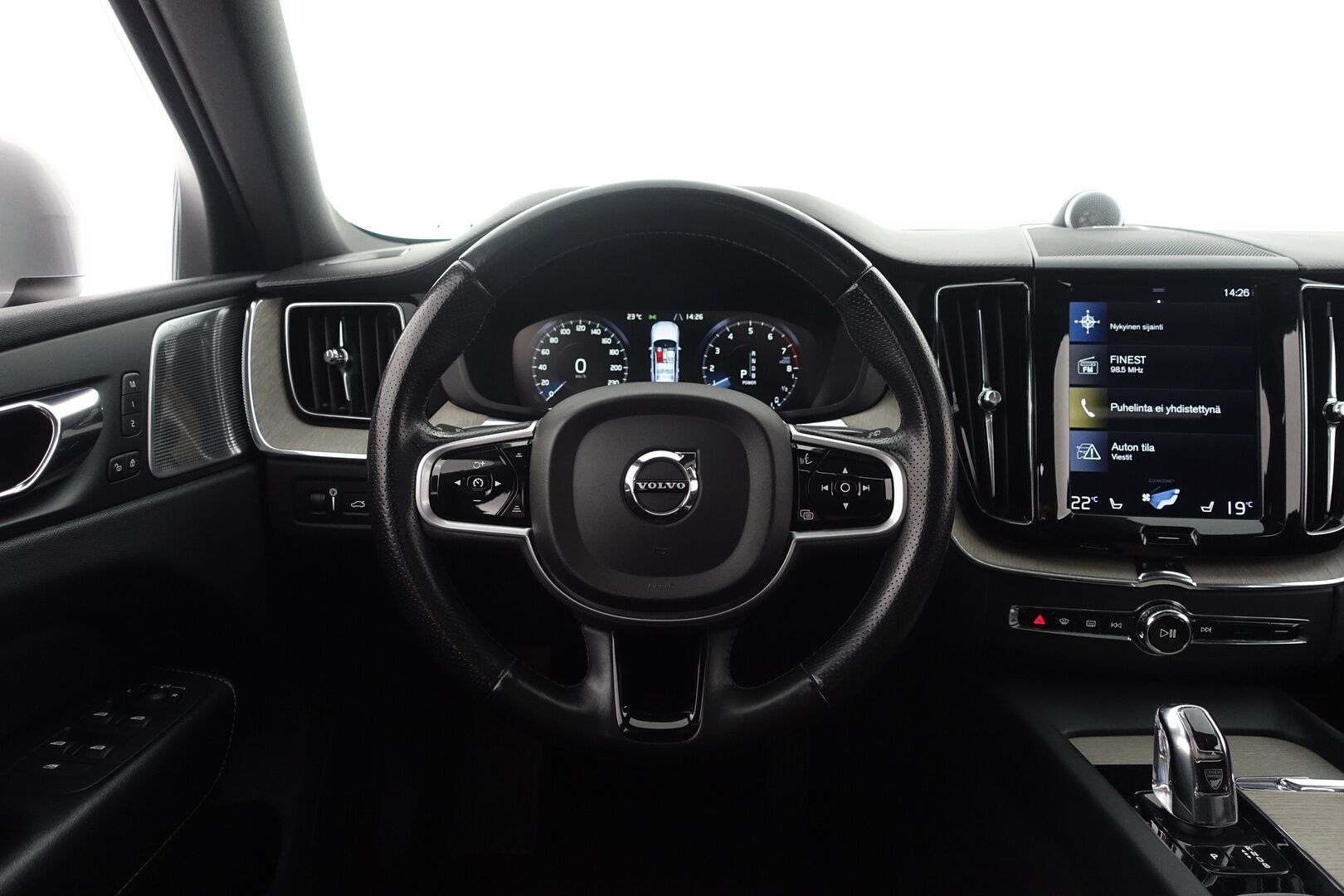 Volvo XC60 2019 T8 AWD Inscription - | Bowers&Wilkins | Webasto | HUD | ACC | Panorama | Ilmastoidut ja hierovat nahat | Sähköpenkit muistilla | Ilma-alusta & Four-C | P.kamera & tutkat | Koukku | Apple & Android | 2xrenkaat & vanteet |