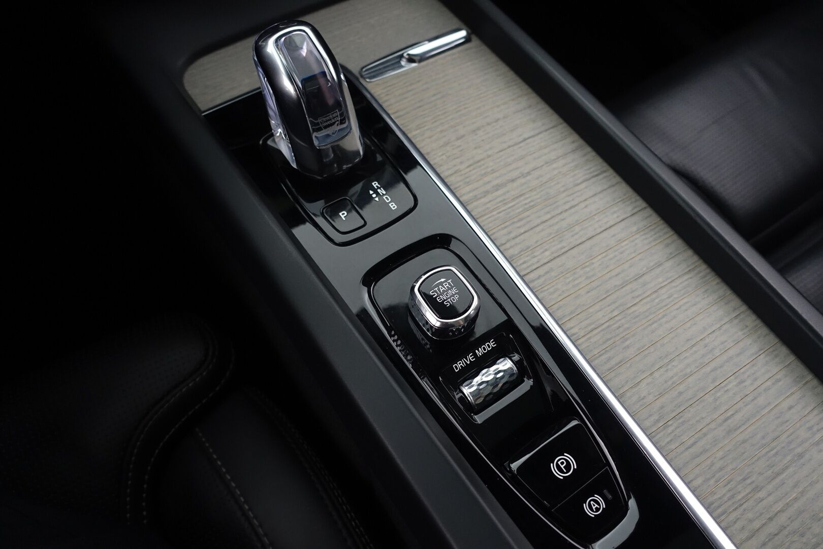Volvo XC60 2019 T8 AWD Inscription - | Bowers&Wilkins | Webasto | HUD | ACC | Panorama | Ilmastoidut ja hierovat nahat | Sähköpenkit muistilla | Ilma-alusta & Four-C | P.kamera & tutkat | Koukku | Apple & Android | 2xrenkaat & vanteet |