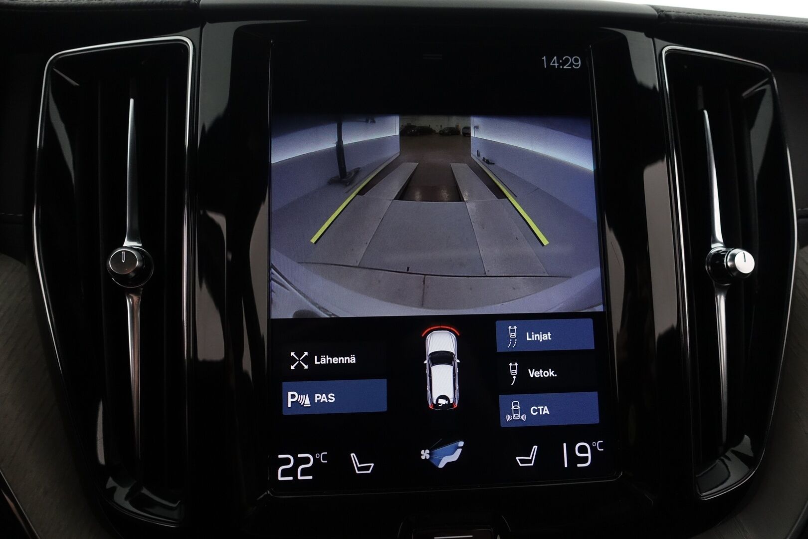 Volvo XC60 2019 T8 AWD Inscription - | Bowers&Wilkins | Webasto | HUD | ACC | Panorama | Ilmastoidut ja hierovat nahat | Sähköpenkit muistilla | Ilma-alusta & Four-C | P.kamera & tutkat | Koukku | Apple & Android | 2xrenkaat & vanteet |