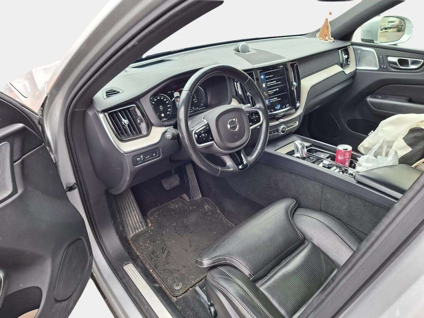 Volvo XC60 2019 T8 AWD Inscription - | Bowers&Wilkins | Webasto | HUD | ACC | Panorama | Ilmastoidut ja hierovat nahat | Sähköpenkit muistilla | Ilma-alusta & Four-C | P.kamera & tutkat | Koukku | Apple & Android | 2xrenkaat & vanteet |