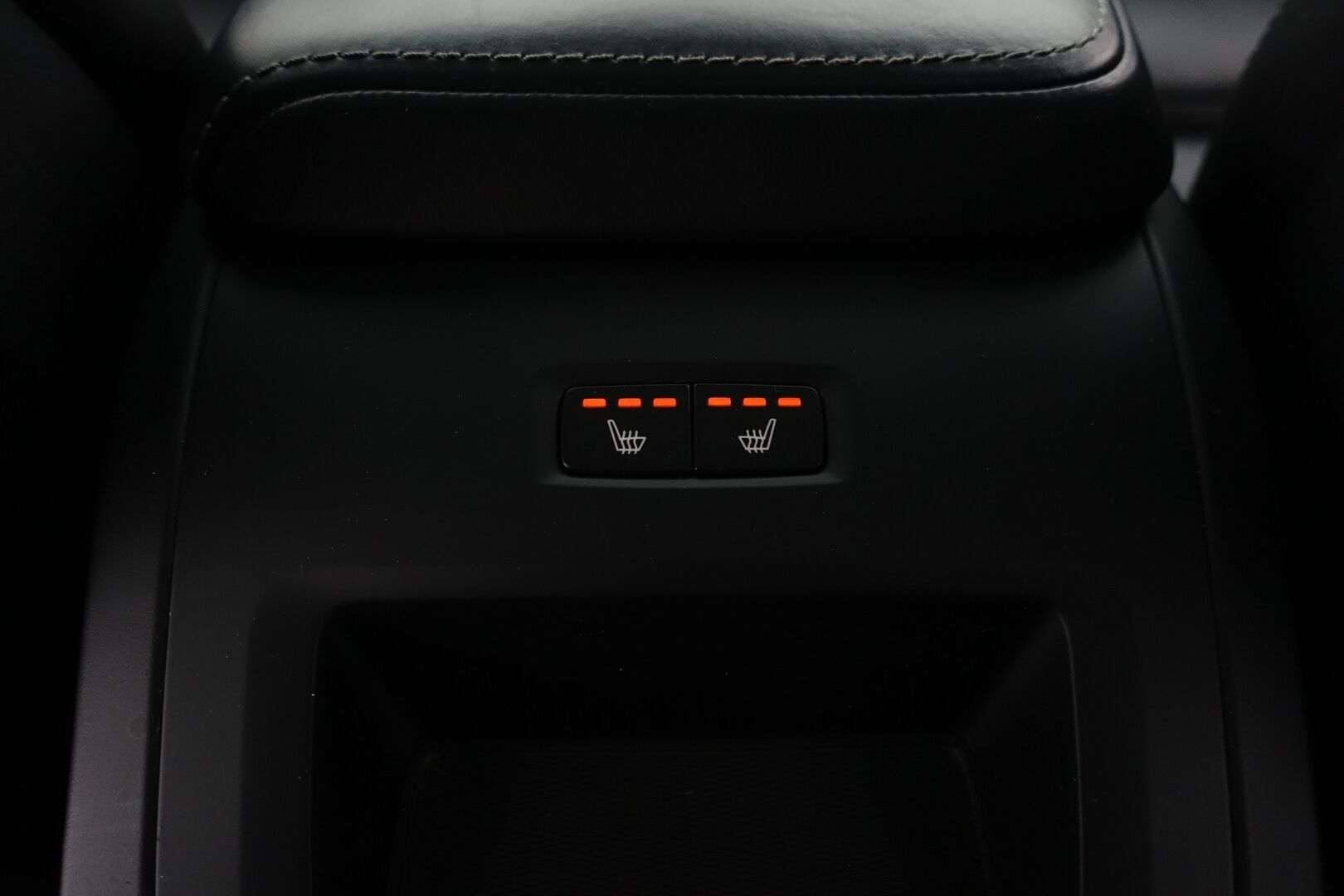 Volvo XC60 2019 T8 AWD Inscription - | Bowers&Wilkins | Webasto | HUD | ACC | Panorama | Ilmastoidut ja hierovat nahat | Sähköpenkit muistilla | Ilma-alusta & Four-C | P.kamera & tutkat | Koukku | Apple & Android | 2xrenkaat & vanteet |