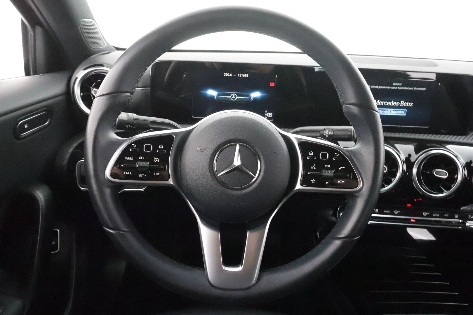 Mercedes-Benz A 2022 200 d 4MATIC A sedan Business Style * Webasto / Koukku / Vakkari / P.kamera / LED / Puolinahat * - 1.Om Suomi-auto / Kahdet renkaat aluvanteilla / Merkkihuollettu - HULLUT BLACKWEEK JATKOT - KORKOTARJOUS 2,49%