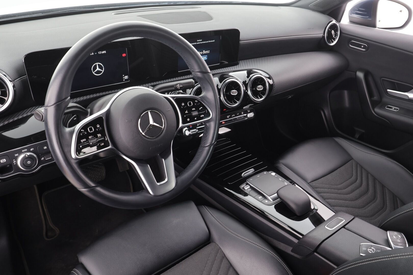 Mercedes-Benz A 2022 200 d 4MATIC A sedan Business Style * Webasto / Koukku / Vakkari / P.kamera / LED / Puolinahat * - 1.Om Suomi-auto / Kahdet renkaat aluvanteilla / Merkkihuollettu - HULLUT BLACKWEEK JATKOT - KORKOTARJOUS 2,49%