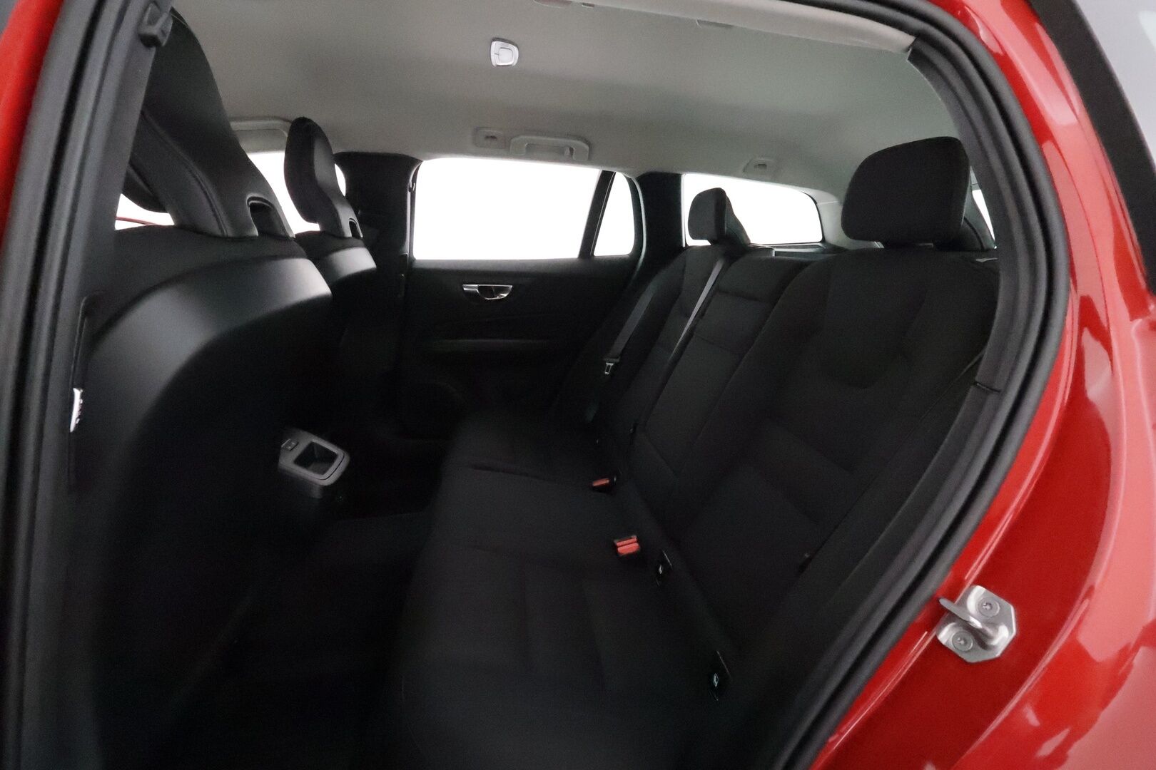 Volvo V60 2021 B3 MHEV Business Edition DCT aut **Vakkari / Webasto / P.tutka / KeylessGo / Ratinlämmitin** - 1.Om Suomi-auto / Merkkihuollettu / Kahdet renkaat aluvanteilla / Penkinlämmittimet takana