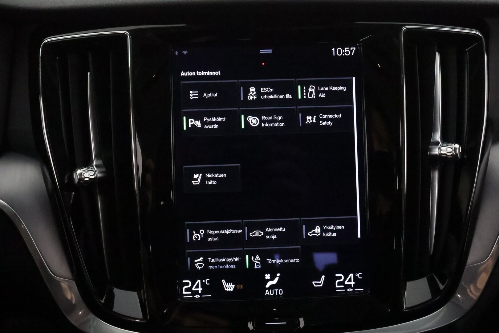 Volvo V60 2021 B3 MHEV Business Edition DCT aut **Vakkari / Webasto / P.tutka / KeylessGo / Ratinlämmitin** - 1.Om Suomi-auto / Merkkihuollettu / Kahdet renkaat aluvanteilla / Penkinlämmittimet takana