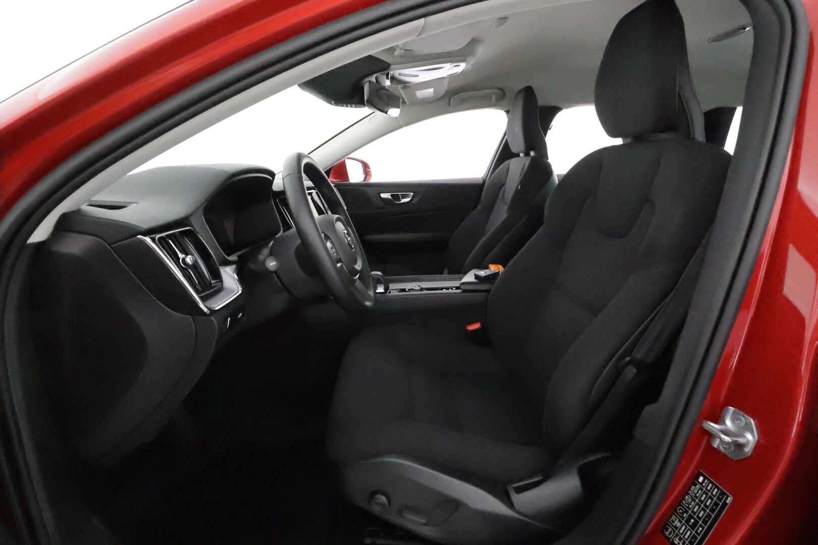 Volvo V60 2021 B3 MHEV Business Edition DCT aut **Vakkari / Webasto / P.tutka / KeylessGo / Ratinlämmitin** - 1.Om Suomi-auto / Merkkihuollettu / Kahdet renkaat aluvanteilla / Penkinlämmittimet takana