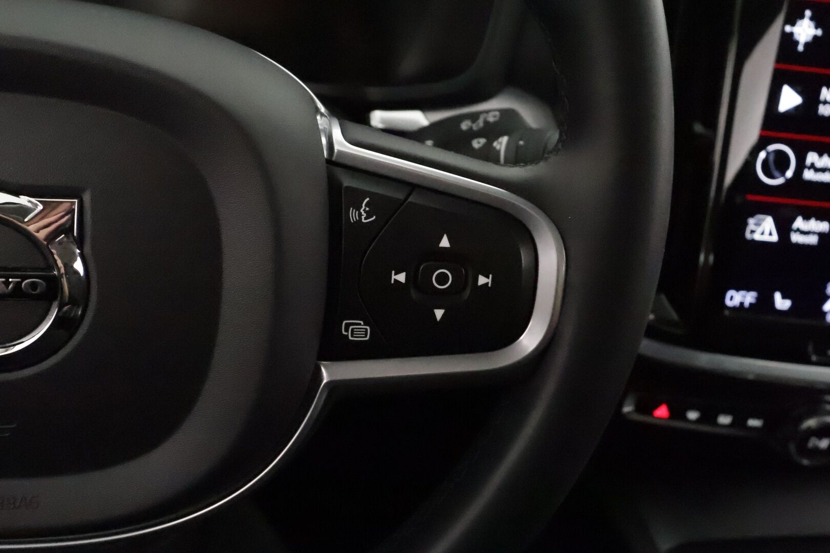 Volvo V60 2021 B3 MHEV Business Edition DCT aut **Vakkari / Webasto / P.tutka / KeylessGo / Ratinlämmitin** - 1.Om Suomi-auto / Merkkihuollettu / Kahdet renkaat aluvanteilla / Penkinlämmittimet takana
