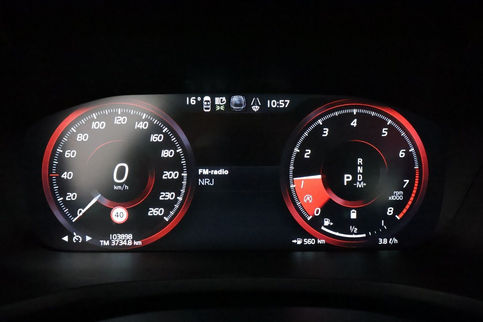 Volvo V60 2021 B3 MHEV Business Edition DCT aut **Vakkari / Webasto / P.tutka / KeylessGo / Ratinlämmitin** - 1.Om Suomi-auto / Merkkihuollettu / Kahdet renkaat aluvanteilla / Penkinlämmittimet takana