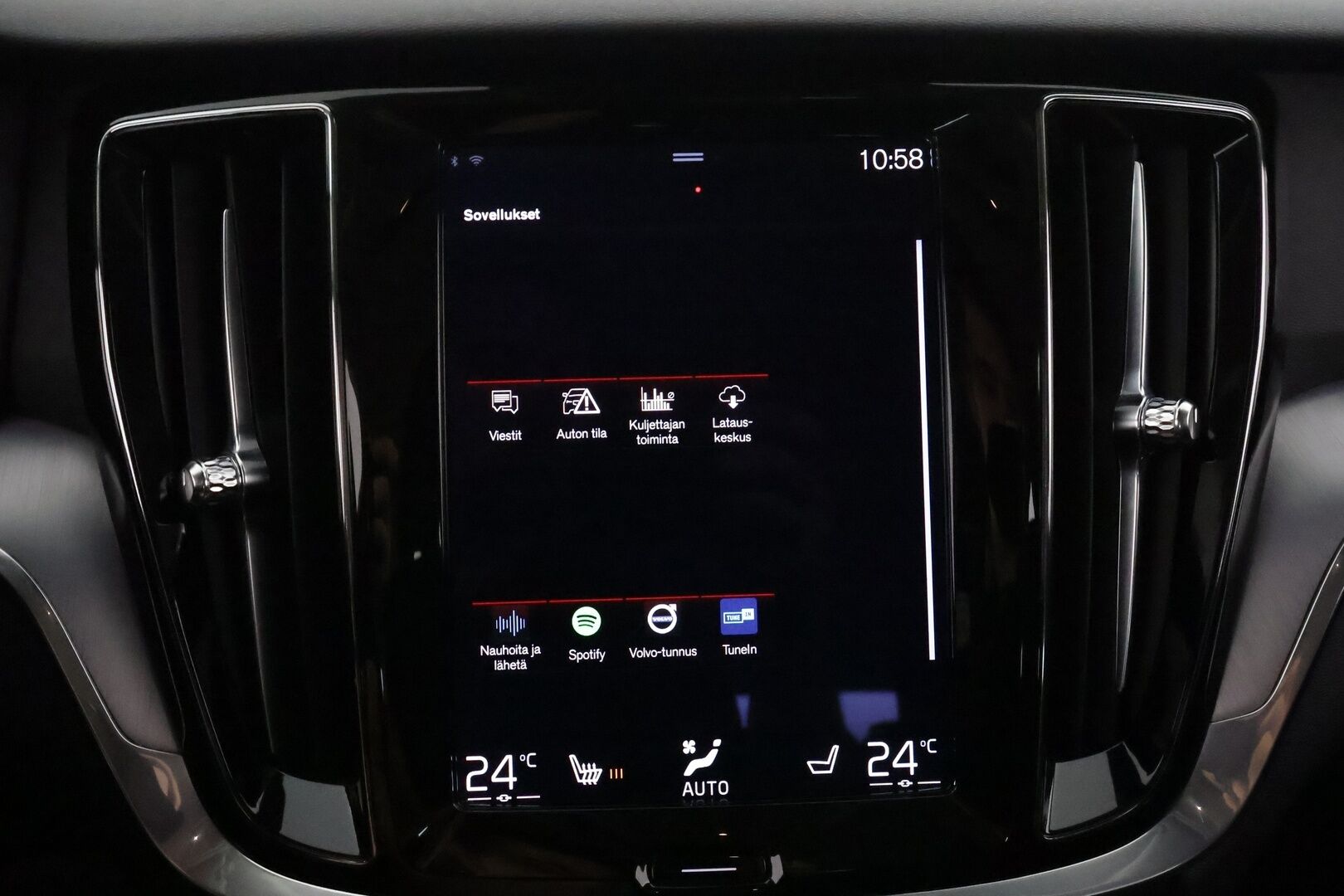 Volvo V60 2021 B3 MHEV Business Edition DCT aut **Vakkari / Webasto / P.tutka / KeylessGo / Ratinlämmitin** - 1.Om Suomi-auto / Merkkihuollettu / Kahdet renkaat aluvanteilla / Penkinlämmittimet takana