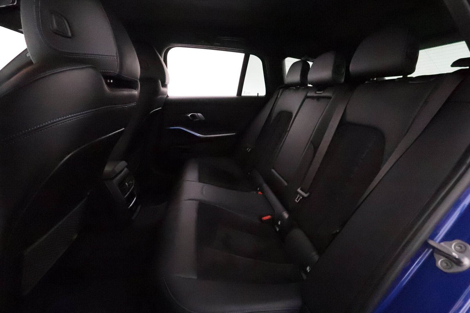 BMW 320 2022 G21 Touring 320e xDrive A Charged Edition M Sport *Vakkari / P.kamera / Hifi / Kaarreajovalot / Comfort Access* - Suomi-auto / Kahdet renkaat aluvanteilla / Näyttävä yksilö - Osta nyt, maksa vasta ensi vuonna