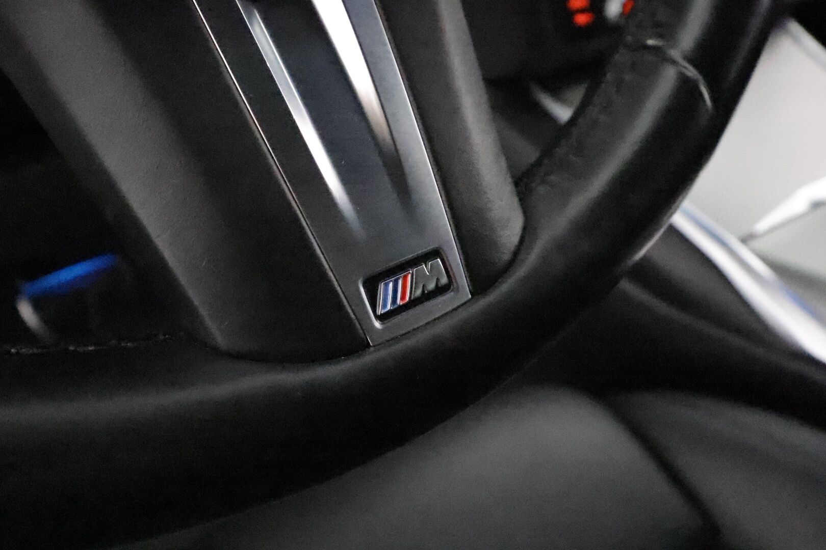 BMW 320 2022 G21 Touring 320e xDrive A Charged Edition M Sport *Vakkari / P.kamera / Hifi / Kaarreajovalot / Comfort Access* - Suomi-auto / Kahdet renkaat aluvanteilla / Näyttävä yksilö - HULLUT VÄLIPÄIVÄT KORKOTARJOUS 2,49%