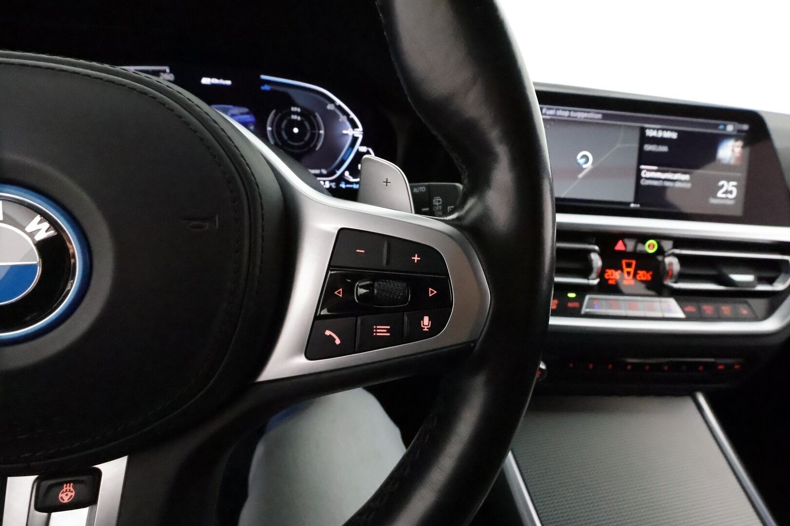 BMW 320 2022 G21 Touring 320e xDrive A Charged Edition M Sport *Vakkari / P.kamera / Hifi / Kaarreajovalot / Comfort Access* - Suomi-auto / Kahdet renkaat aluvanteilla / Näyttävä yksilö - HULLUT VÄLIPÄIVÄT KORKOTARJOUS 2,49%