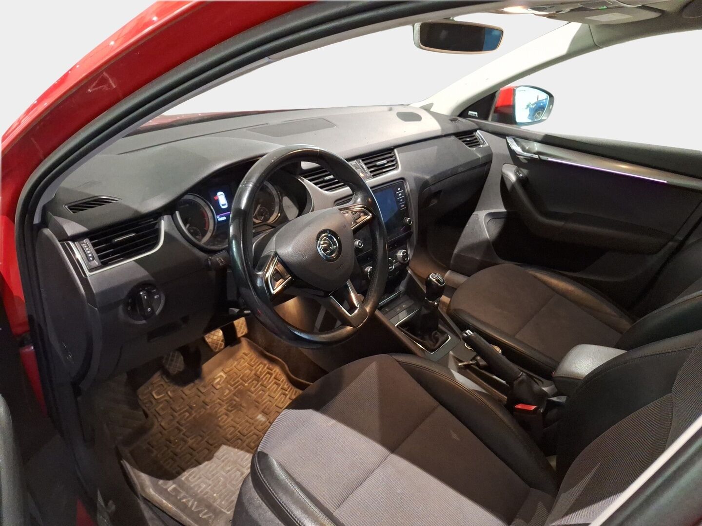 Skoda Octavia 2018 Combi 1.5 TSI Style *Adapt. vakkari / Canton / Koukku / P. Kamera / S. Luukku / Ratinlämmitin / Ambient* - Hihna vaihdettu / Hyvät varusteet!
