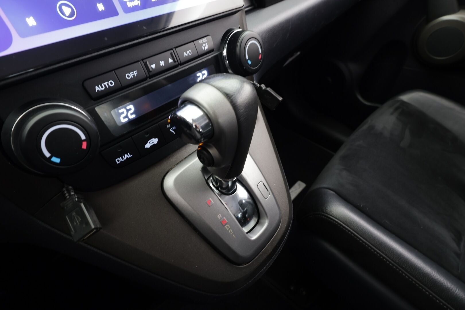 Honda CR-V 2012 2,0 Elegance AT Business * Suomi-auto / Juuri katsastettu! / Vakkari / P.tutka / Navi / Koukku / Lohkolämmitin * - Kahdet renkaat aluvanteilla - HULLU BLACKWEEK KORKOTARJOUS 2,49%