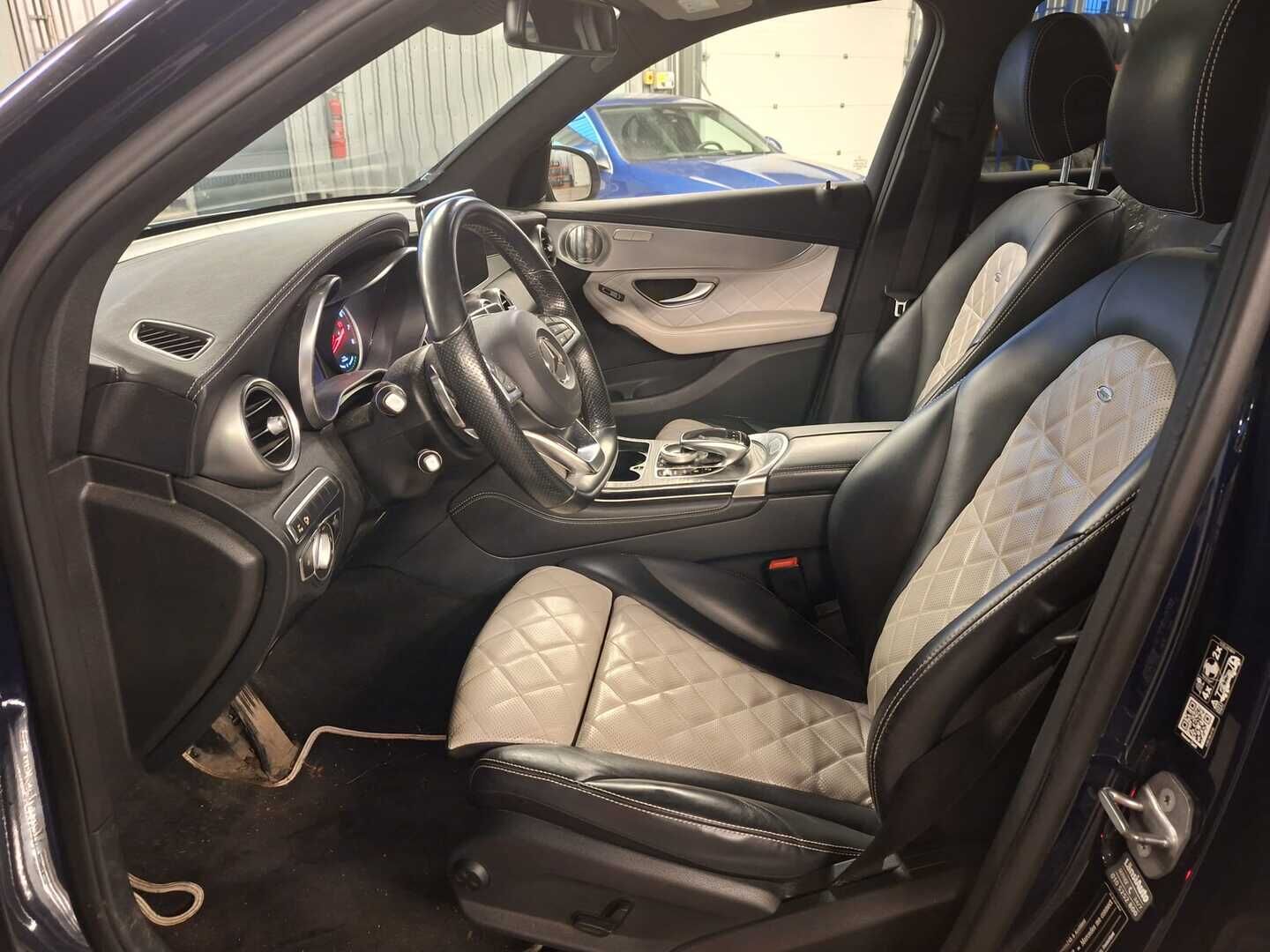 Mercedes-Benz GLC 2018 350 e 4Matic A Premium Business - Myydään  Huutokaupat.com - Designo nahat | Burmester | 360° | Panorama | Merkkihuollettu | Sähkökontti | Navi | Tutkat | Touchpad | BLIS | 