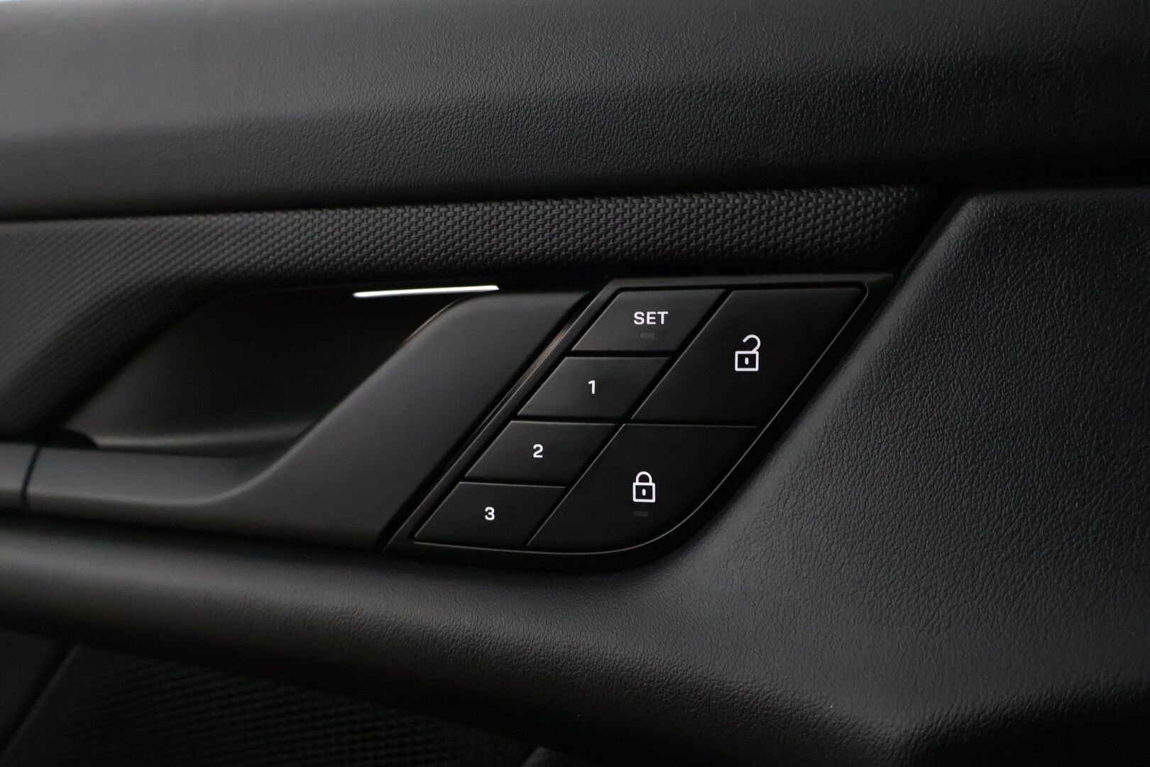 Porsche Taycan 2022 Sport Turismo Advantage Package *1.OM Suomi-auto / ACC / PASM / BOSE /  Lämpöpumppu / Performance Battery Plus / Nahkasisusta* - Merkkihuollettu 3/26 / 14-suuntaiset penkit / 2x Porsche vanteet - HULLUT AVAJAISHULINAT KORKOTARJOUS 3,29 %