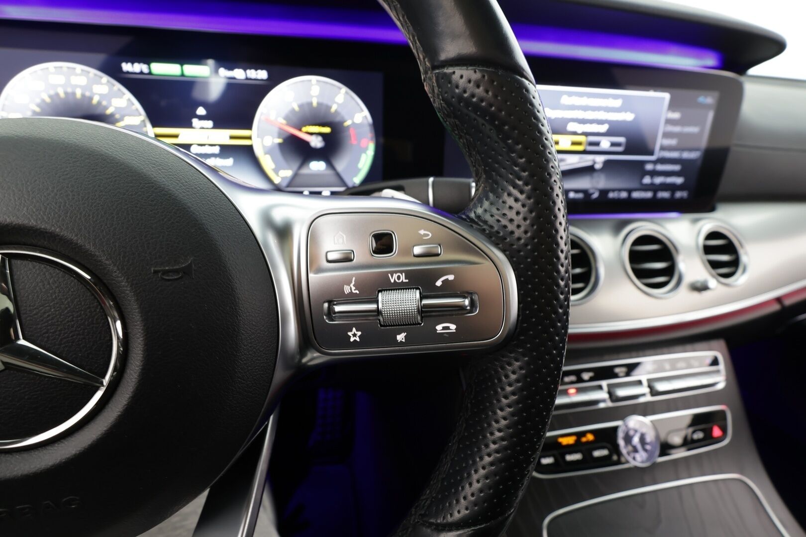 Mercedes-Benz E 2020 300 de T A Business AMG EQ Power - | Distronic+ | 360° | HUD | Burmester | Muistipenkit | Panorama | Multibeam | Koukku |
