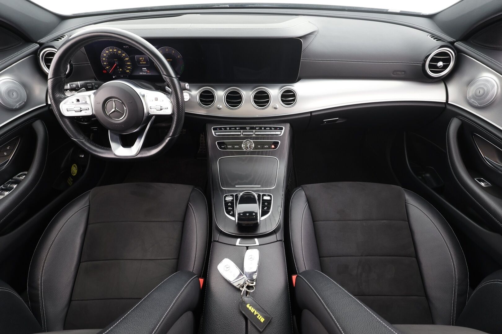 Mercedes-Benz E 2020 300 de T A Business AMG EQ Power * Distronic+ / 360° / HUD / Burmester / Muistipenkit / Panorama / Multibeam / Koukku * - KeylessGo / Kahdet renkaat aluvanteilla / Huippuvarusteet