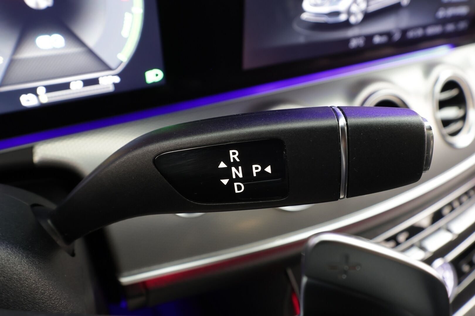 Mercedes-Benz E 2020 300 de T A Business AMG EQ Power * Distronic+ / 360° / HUD / Burmester / Muistipenkit / Panorama / Multibeam / Koukku * - KeylessGo / Kahdet renkaat aluvanteilla / Huippuvarusteet - HULLUT AVAJAISHULINAT KORKOTARJOUS 3,29 %