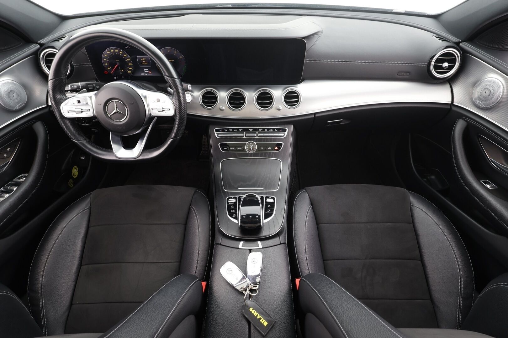 Mercedes-Benz E 2020 300 de T A Business AMG EQ Power * Distronic+ / 360° / HUD / Burmester / Muistipenkit / Panorama / Multibeam / Koukku * - KeylessGo / Kahdet renkaat aluvanteilla / Huippuvarusteet