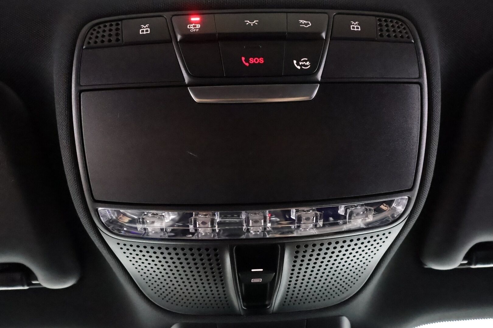 Mercedes-Benz E 2020 300 de T A Business AMG EQ Power * Distronic+ / 360° / HUD / Burmester / Muistipenkit / Panorama / Multibeam / Koukku * - KeylessGo / Kahdet renkaat aluvanteilla / Huippuvarusteet - HULLUT AVAJAISHULINAT KORKOTARJOUS 3,29 %