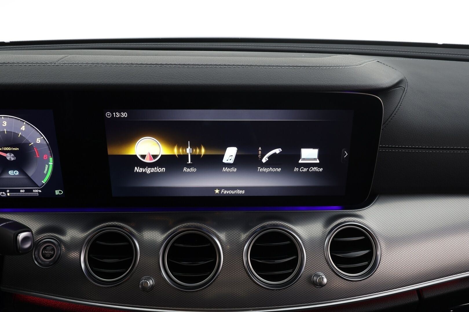 Mercedes-Benz E 2020 300 de T A Business AMG EQ Power * Distronic+ / 360° / HUD / Burmester / Muistipenkit / Panorama / Multibeam / Koukku * - KeylessGo / Kahdet renkaat aluvanteilla / Huippuvarusteet