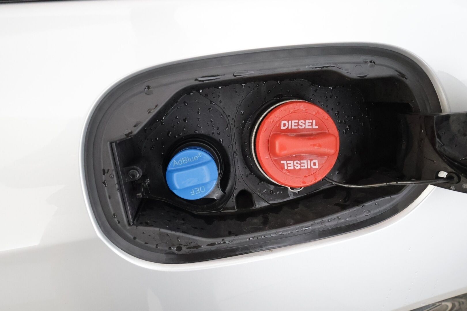 Mercedes-Benz E 2020 300 de T A Business AMG EQ Power * Distronic+ / 360° / HUD / Burmester / Muistipenkit / Panorama / Multibeam / Koukku * - KeylessGo / Kahdet renkaat aluvanteilla / Huippuvarusteet - HULLUT AVAJAISHULINAT KORKOTARJOUS 3,29 %