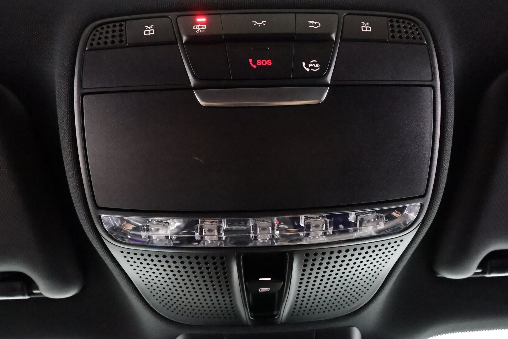 Mercedes-Benz E 2020 300 de T A Business AMG EQ Power * Distronic+ / 360° / HUD / Burmester / Muistipenkit / Panorama / Multibeam / Koukku * - KeylessGo / Kahdet renkaat aluvanteilla / Huippuvarusteet