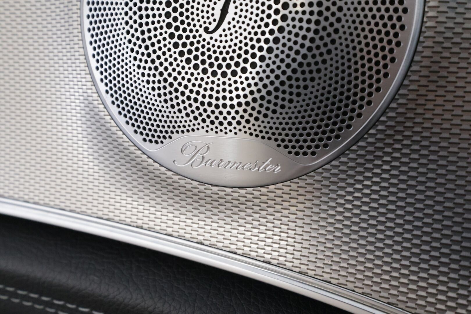 Mercedes-Benz E 2020 300 de T A Business AMG EQ Power * Distronic+ / 360° / HUD / Burmester / Muistipenkit / Panorama / Multibeam / Koukku * - KeylessGo / Kahdet renkaat aluvanteilla / Huippuvarusteet