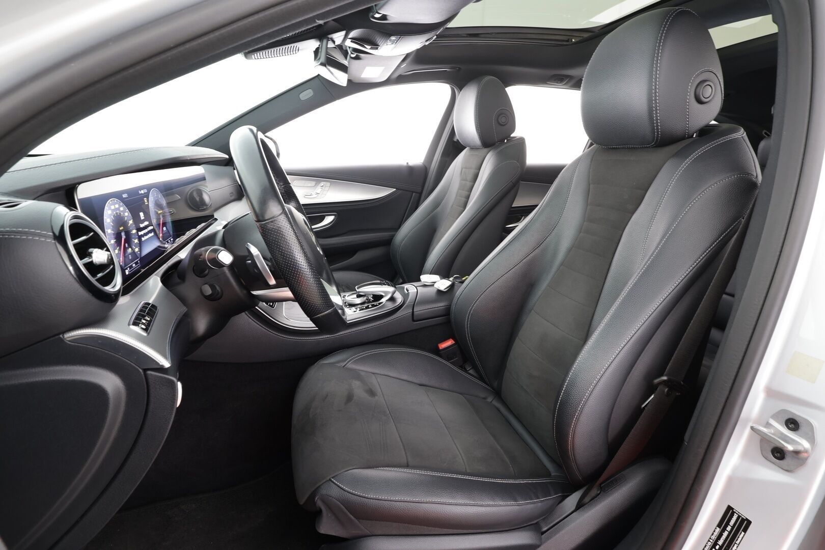 Mercedes-Benz E 2020 300 de T A Business AMG EQ Power * Distronic+ / 360° / HUD / Burmester / Muistipenkit / Panorama / Multibeam / Koukku * - KeylessGo / Kahdet renkaat aluvanteilla / Huippuvarusteet - HULLUT AVAJAISHULINAT KORKOTARJOUS 3,29 %